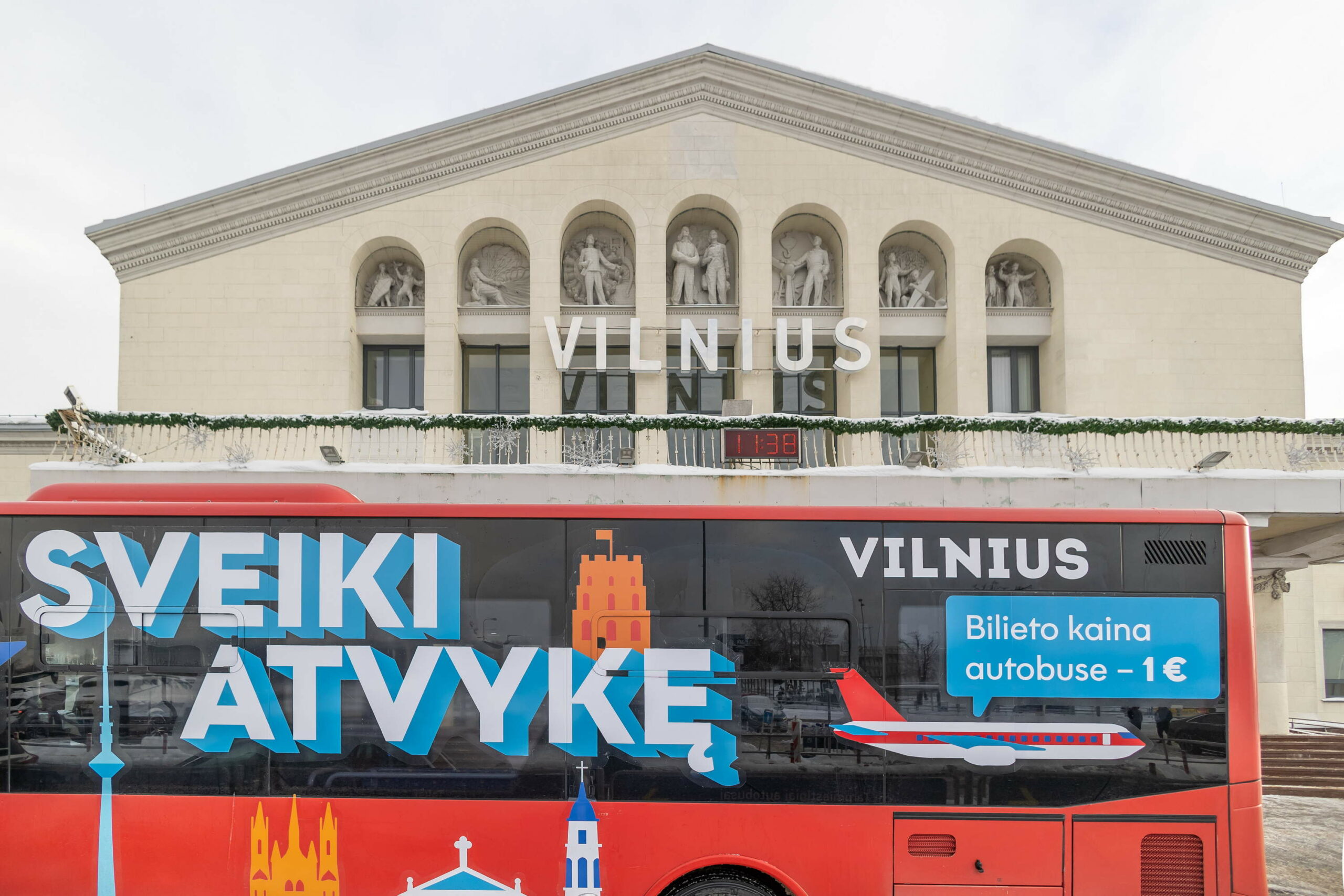 Vilniaus gatvėse – „persirengęs“ 88 maršruto autobusas keliautojams