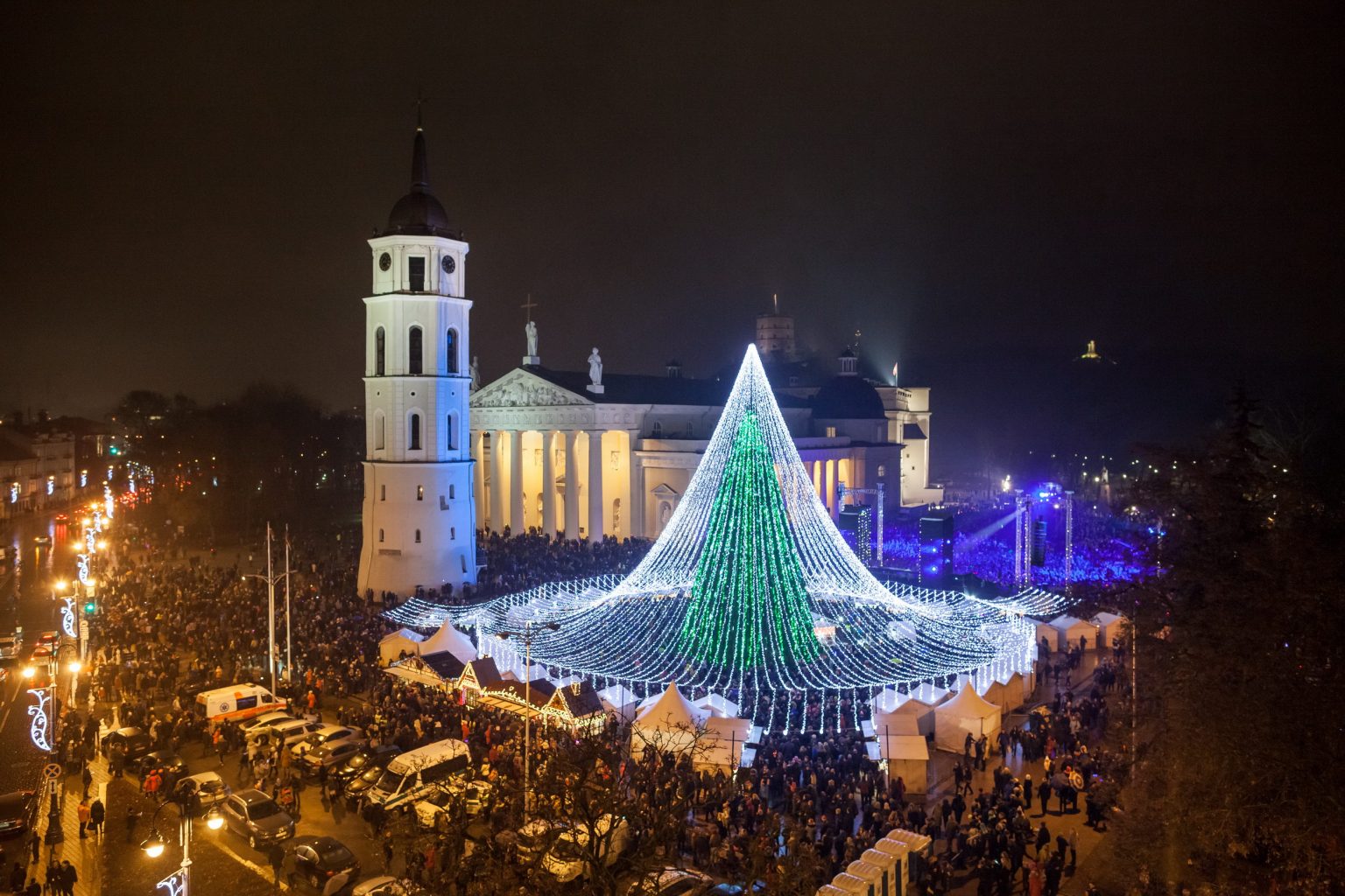 Vilnius ruošiasi įžiebti Kalėdų eglę: į renginį – nemokamu viešuoju transportu