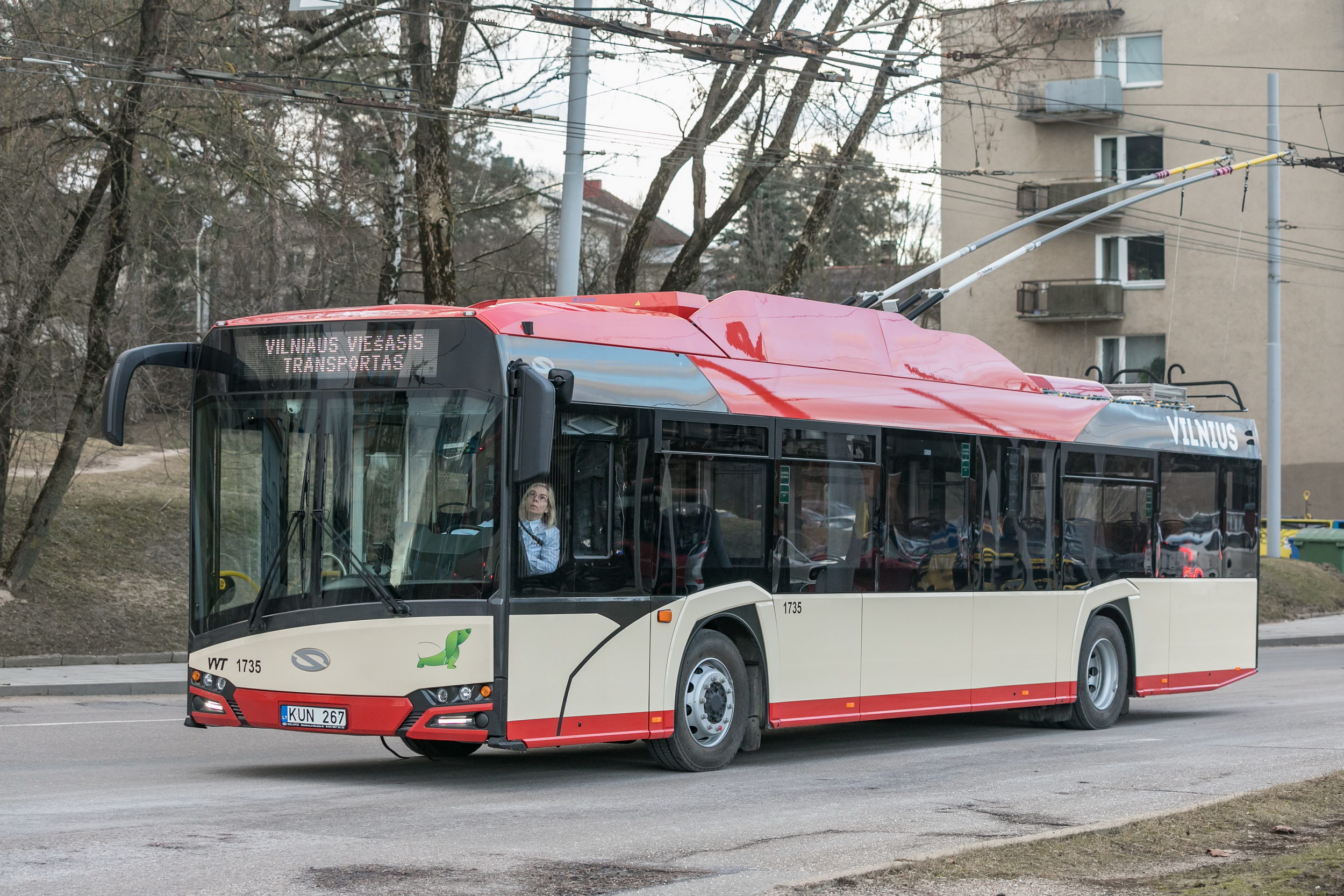 Keleivių dėmesiui: nuo pirmadienio keičiasi viešojo transporto maršrutų tvarkaraščiai