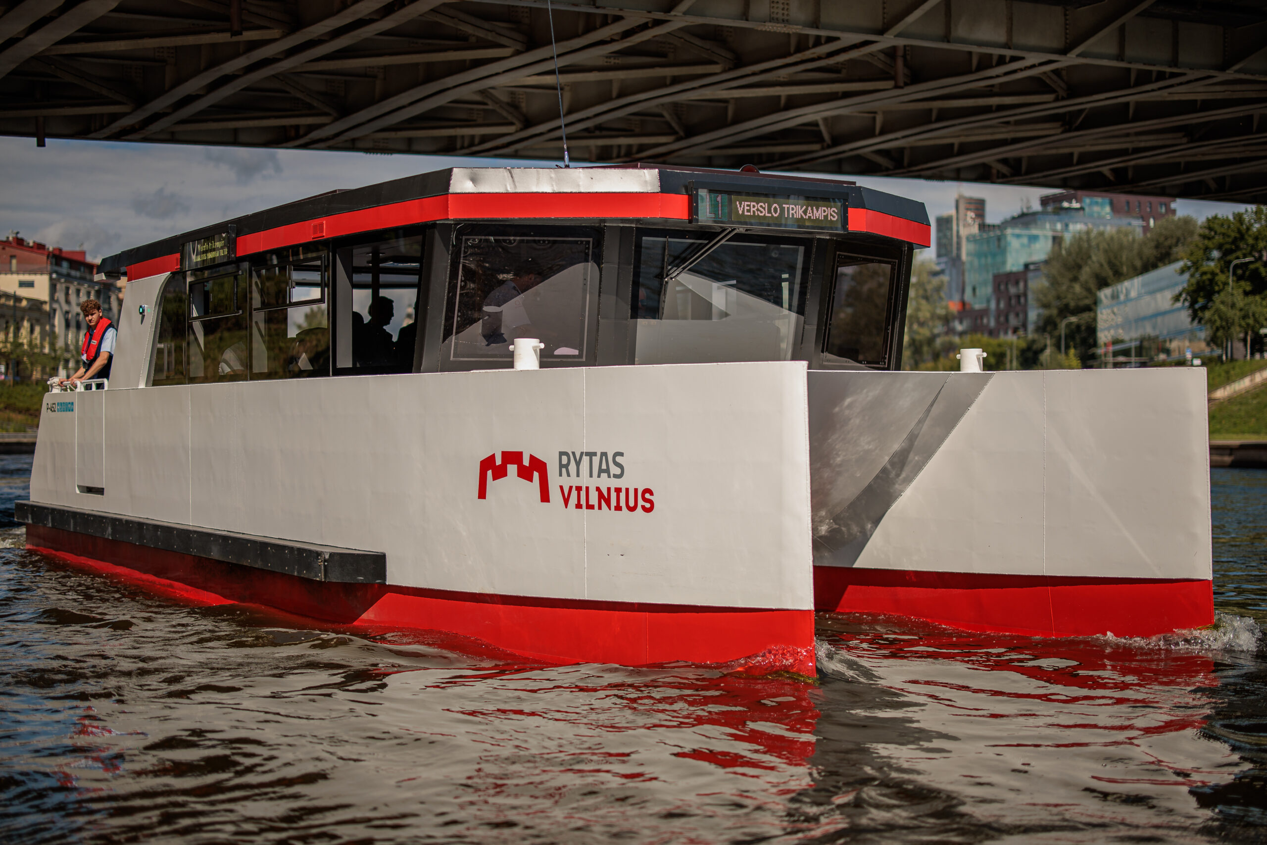 Paskutinė galimybė Vilnių pamatyti iš Neries perspektyvos: laivybos sezonas baigsis spalio 30-ąją