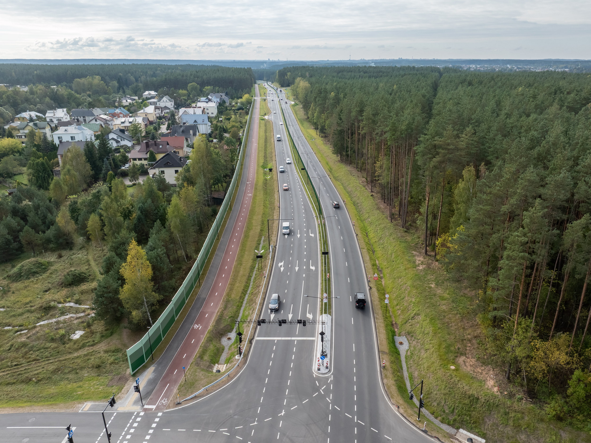 Rekonstruotame Nemenčinės plente – įjungtos 8 naujos šviesoforinės sankryžos: dar daugiau saugumo ir patogumo visiems eismo dalyviams