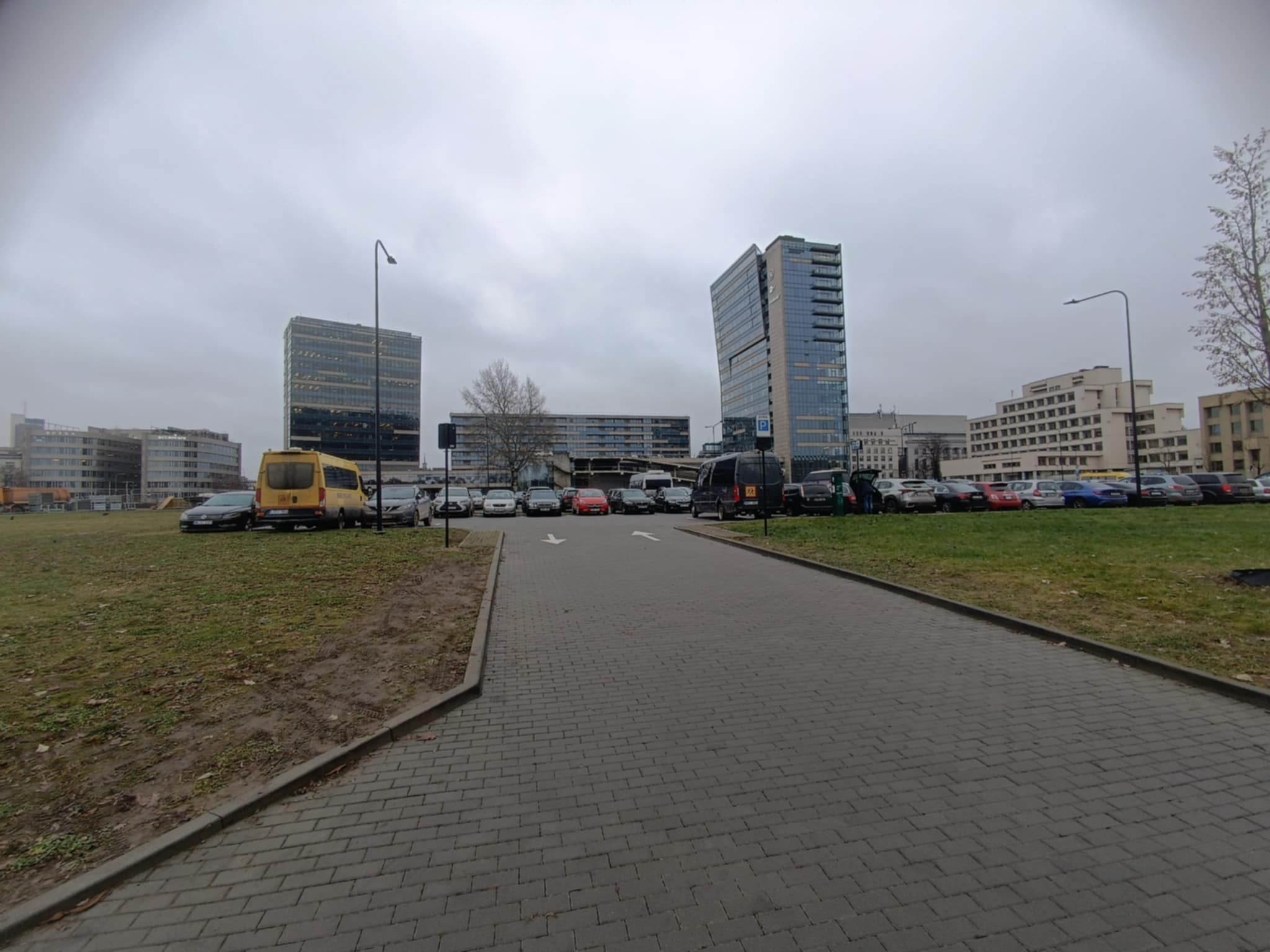 Apmokestinama automobilių stovėjimo aikštelė prie Seimo