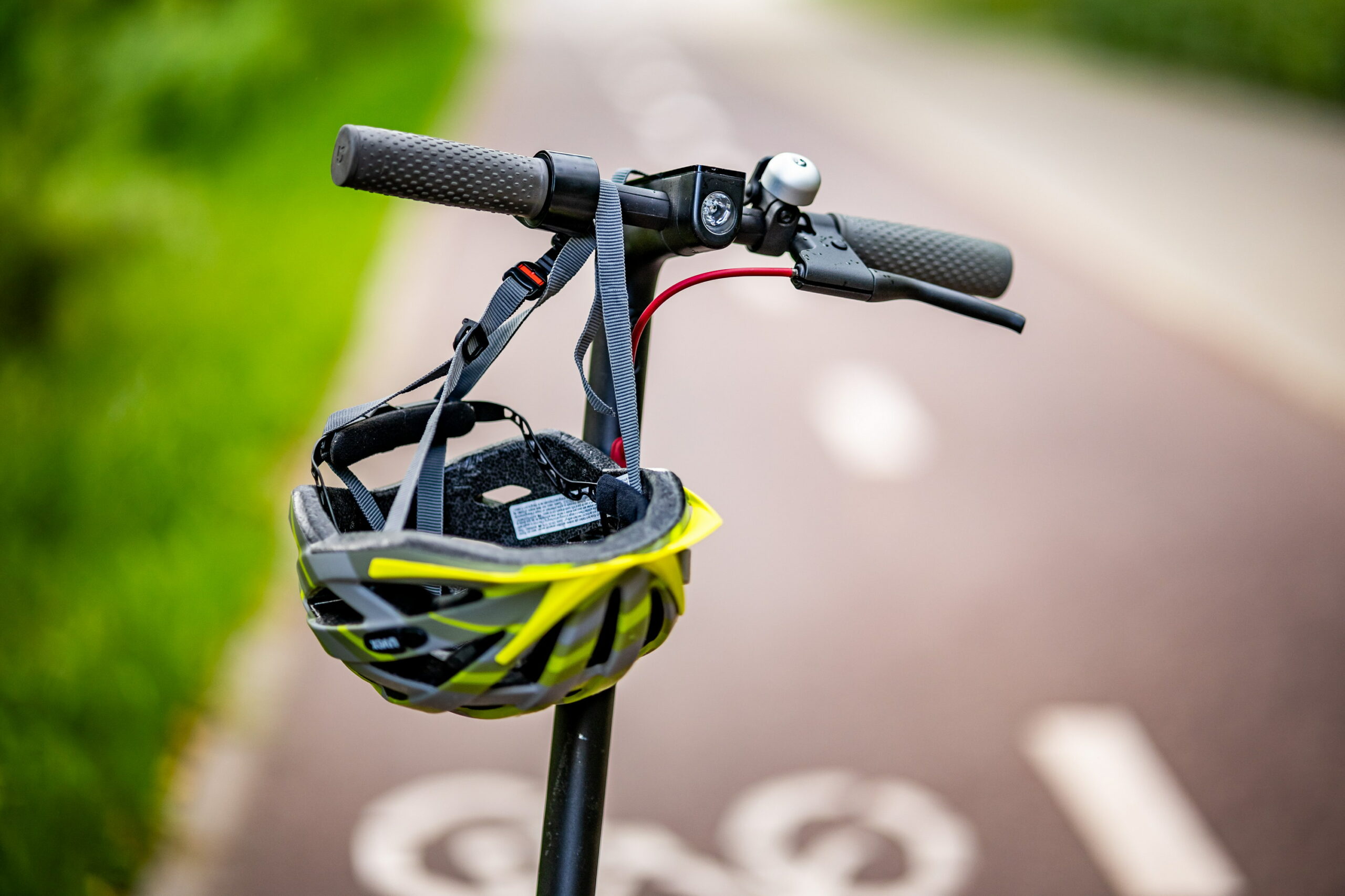 Sostinėje prasideda elektrinių paspirtukų sezonas: paslaugomis gyventojai raginami naudotis saugiai ir atsakingai