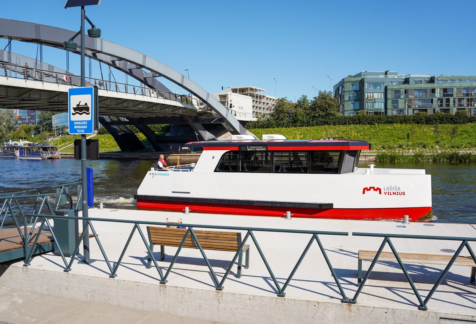 Keleivinė laivyba sostinėje: elektriniai laivai ruošiami nuleidimui į Nerį 